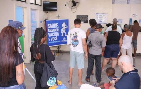 Prefeitura de Salvador amplia salas de vacinação contra dengue e gripe