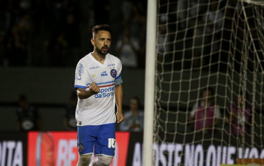 Ceni explica ausência de Everton Ribeiro entre os 5 primeiros cobradores