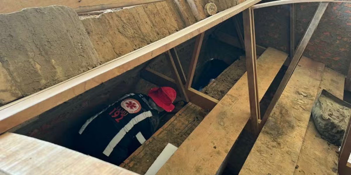 Trabalhador é resgatado pelo SAMU após travar a coluna em uma altura de 2 metros