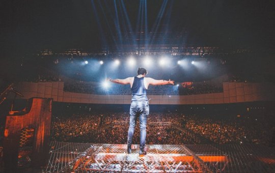 Cantor sertanejo chega a patrimônio bilionário! Saiba quem é