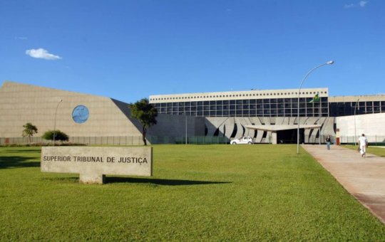 STJ publica norma que proíbe uso de ‘cropped’, ‘legging’ e chinelo no tribunal