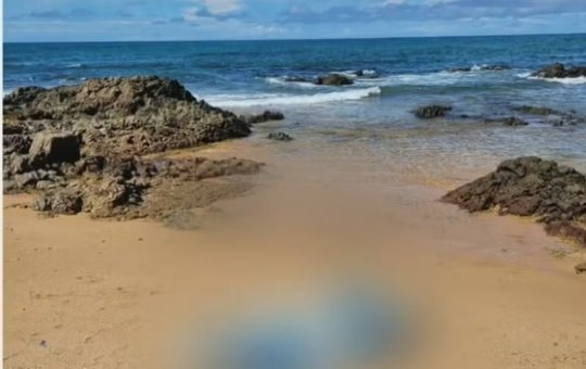 Turista morre após se afogar na praia de Itapuã
