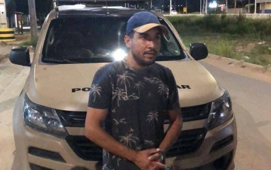 Mecânico é preso após pegar a viatura da PM para passear com a namorada