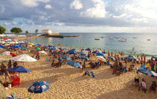 Mais de 30 praias estão impróprias para banho em Salvador neste fim de semana