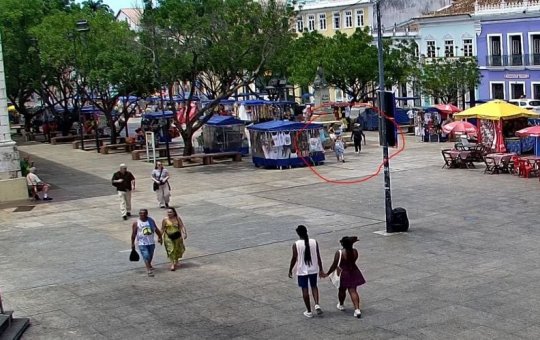  Câmeras flagram suspeito roubando Turista na Praça da Sé