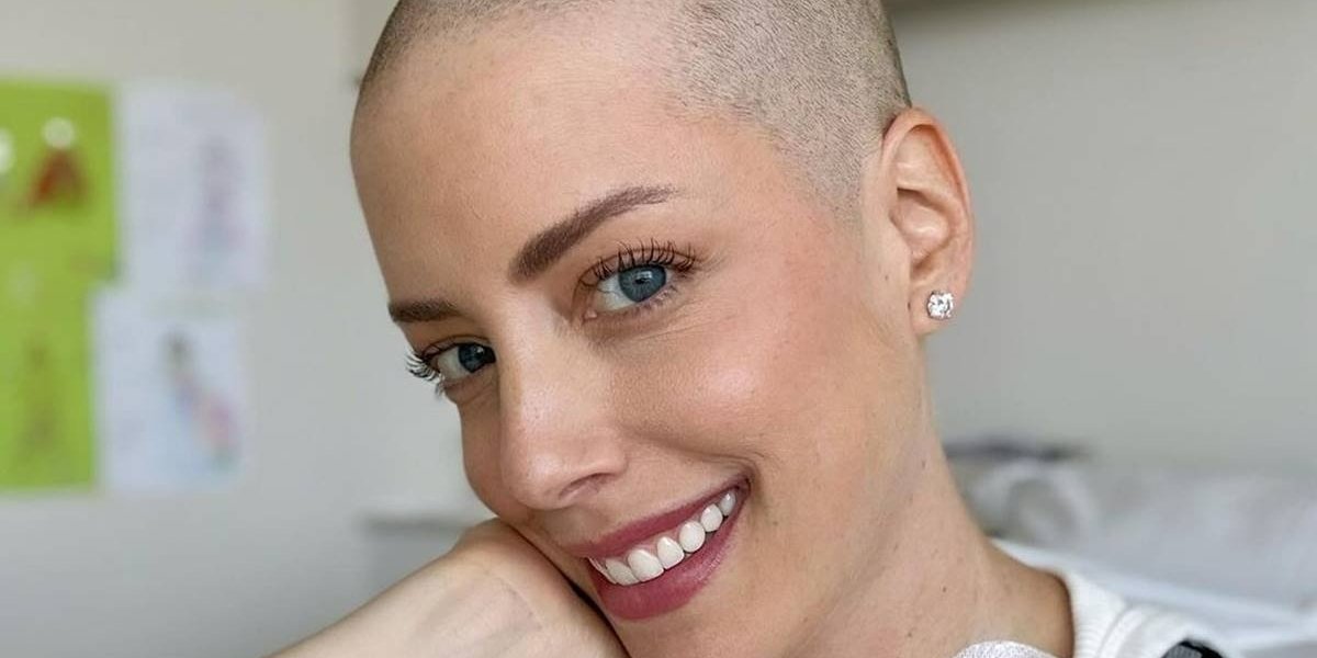 Filha de apresentador da Record volta à internação para luta contra leucemia