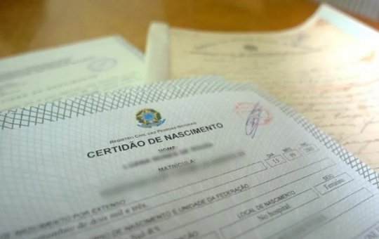 Baiana brigou na justiça para registrar filho com duas mães