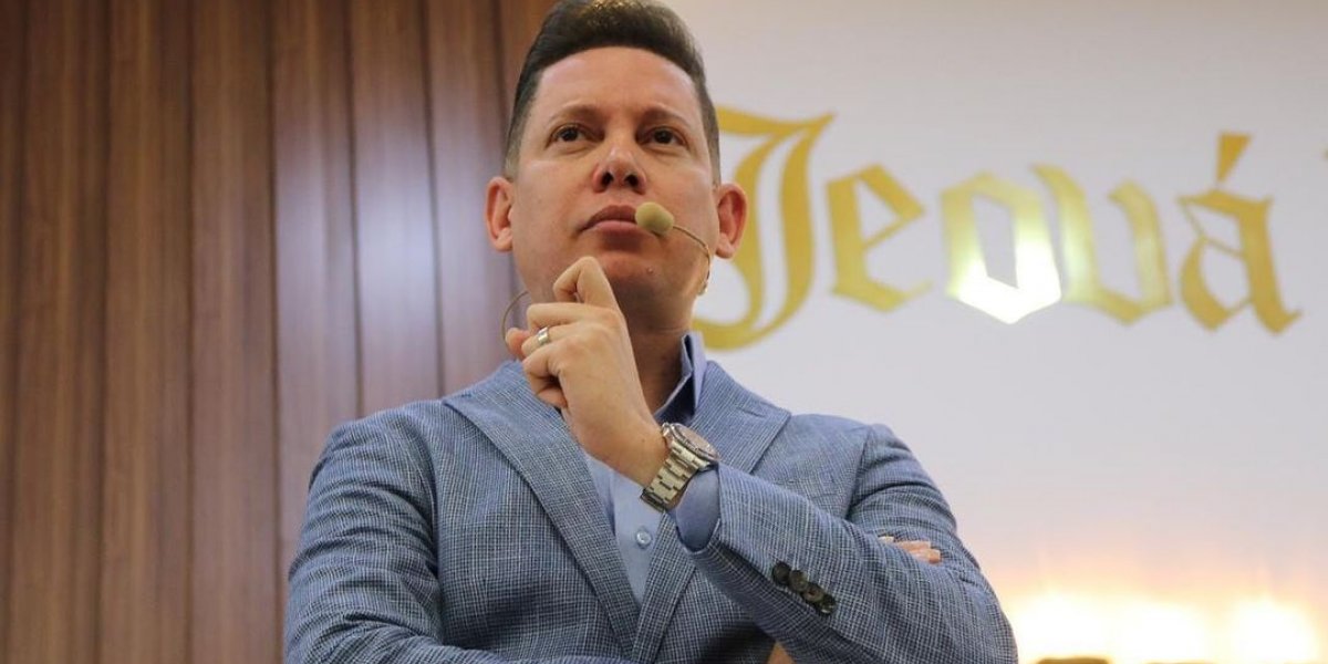 Bispo Bruno Leonardo encontra cobra venenosa dentro de casa