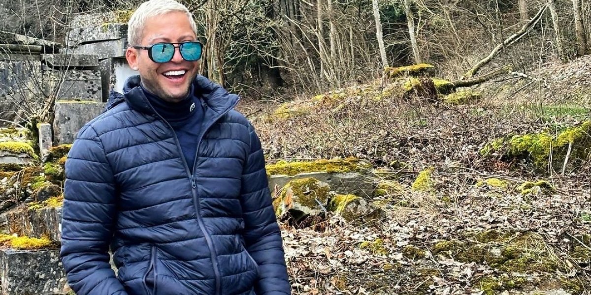 Kannário retorna a Bahia após férias na Europa; "Esqueça tô na casa"