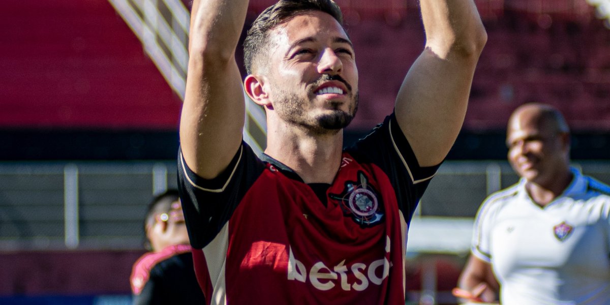 Jean Mota é relacionado pelo Vitória para duelo contra o Fortaleza