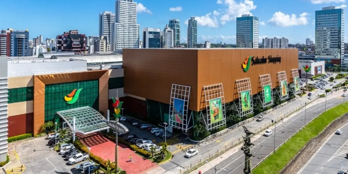 Homem passa mal e desmaia em shopping da capital baiana