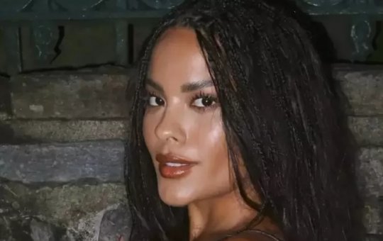 Bella Campos sofre racismo em restaurante e desabafa: 'me olhou de cima a baixo'