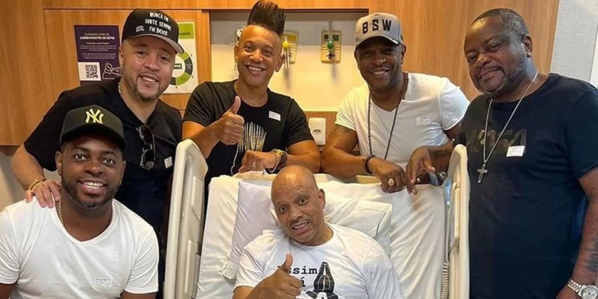 Vocalista do grupo molejo está internado em estado grave no RJ