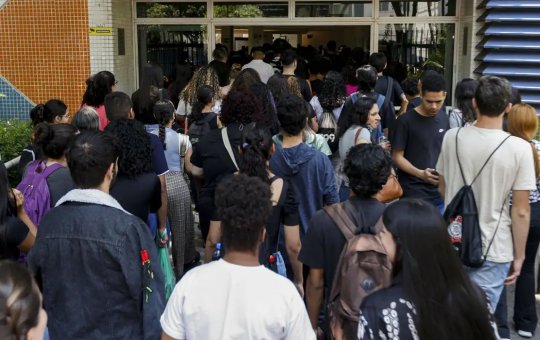 Estudantes começam a receber 1º parcela do Programa Pé-de-Meia