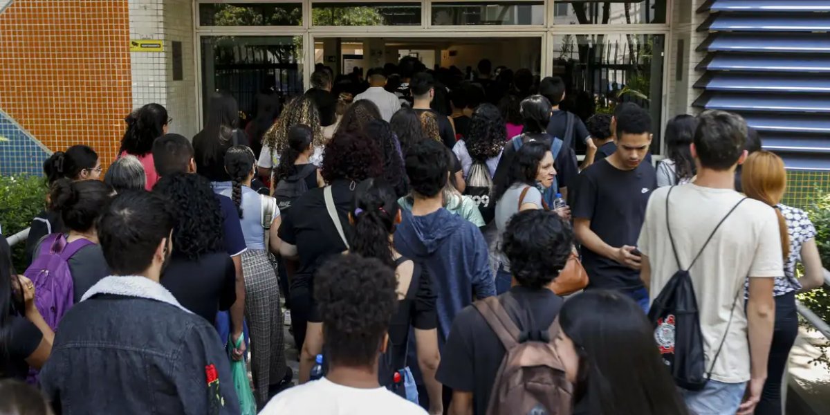 Estudantes começam a receber 1º parcela do Programa Pé-de-Meia