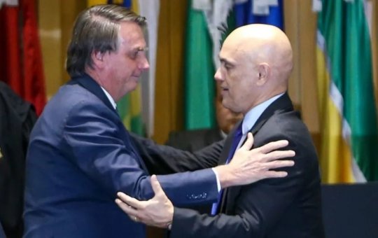 Moraes dá 48 horas para Bolsonaro explicar ida à embaixada