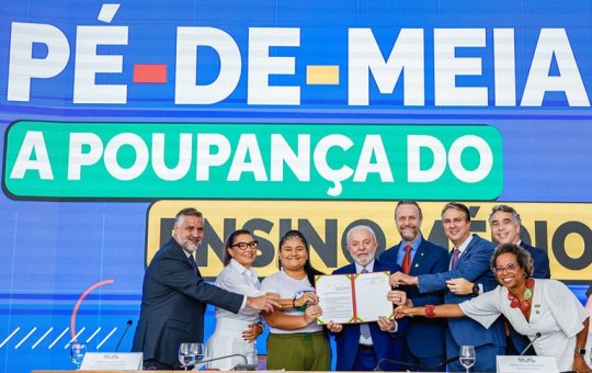 Pé-de-meia: primeira parcela de R$ 200 começa a ser paga
