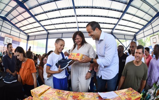 Prefeitura distribui 150 mil ovos de Páscoa e caixas de chocolate para alunos