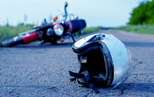 Mototaxista morre atropelado por ônibus em Lauro de Freitas