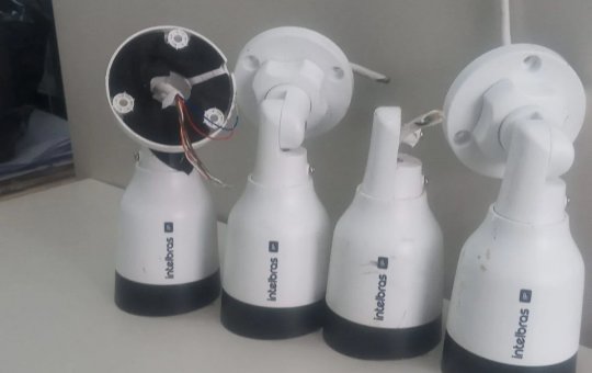 Polícia Militar remove câmeras de monitoramento usadas por traficantes em Jauá