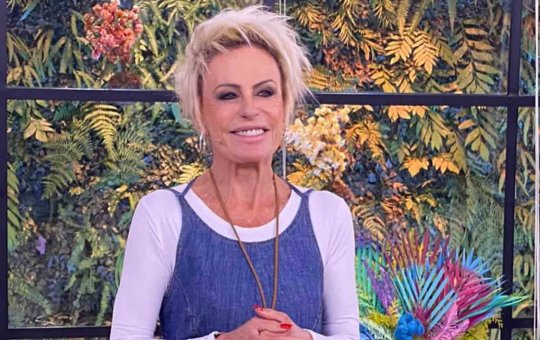 Ana Maria Braga faz revelação inusitada no ao vivo: "Nunca usei desodorante"