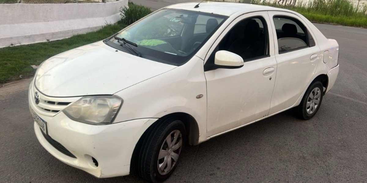 Carro roubado é  encontrado em Valéria