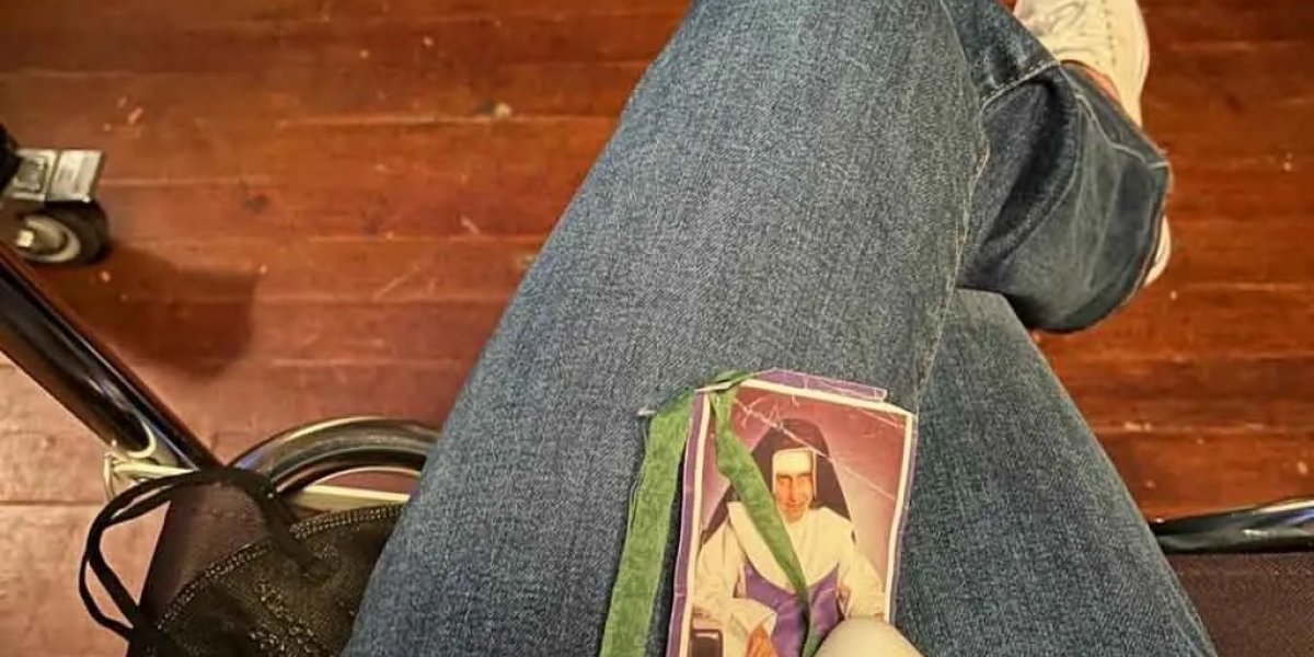 Grey’s Anatomy: atriz brasileira participa de cena e leva Santa Dulce ao set