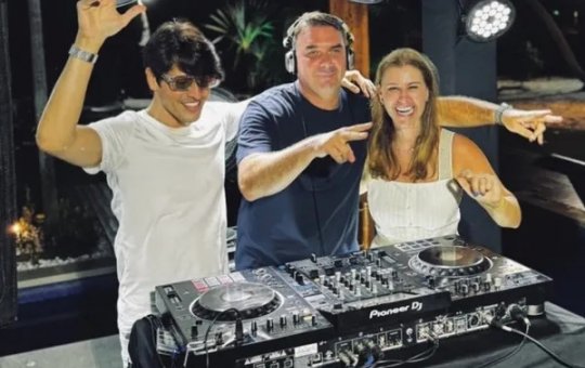 Filho de Bolsonaro passa feriadão em Praia do Forte