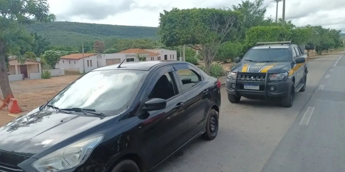Veículo clonado é apreendido por PRF