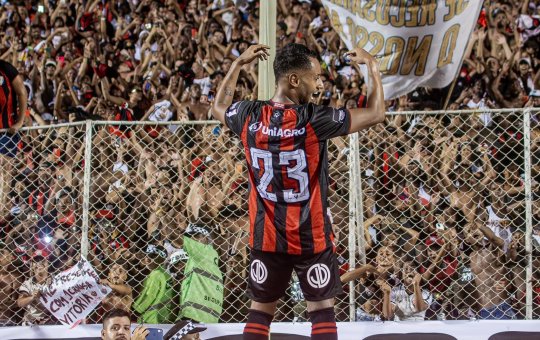 Vitória soma 23 jogos invicto no Barradão e jogadores destacam papel da torcida