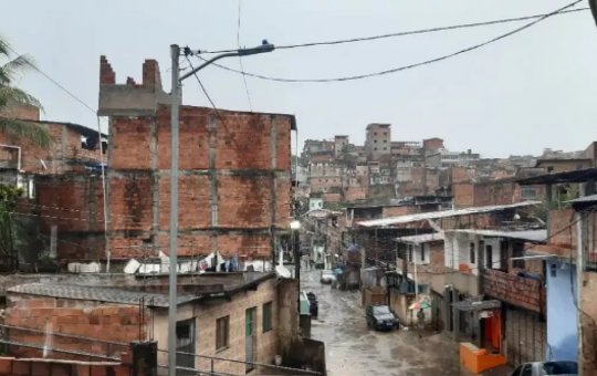 Fortes chuvas na madrugada causaram deslizamentos de terra em Salvador
