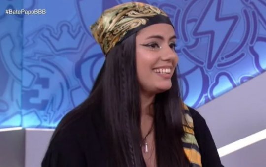 Ex-BBB Fernanda se emociona ao reencontrar filho de 11 anos