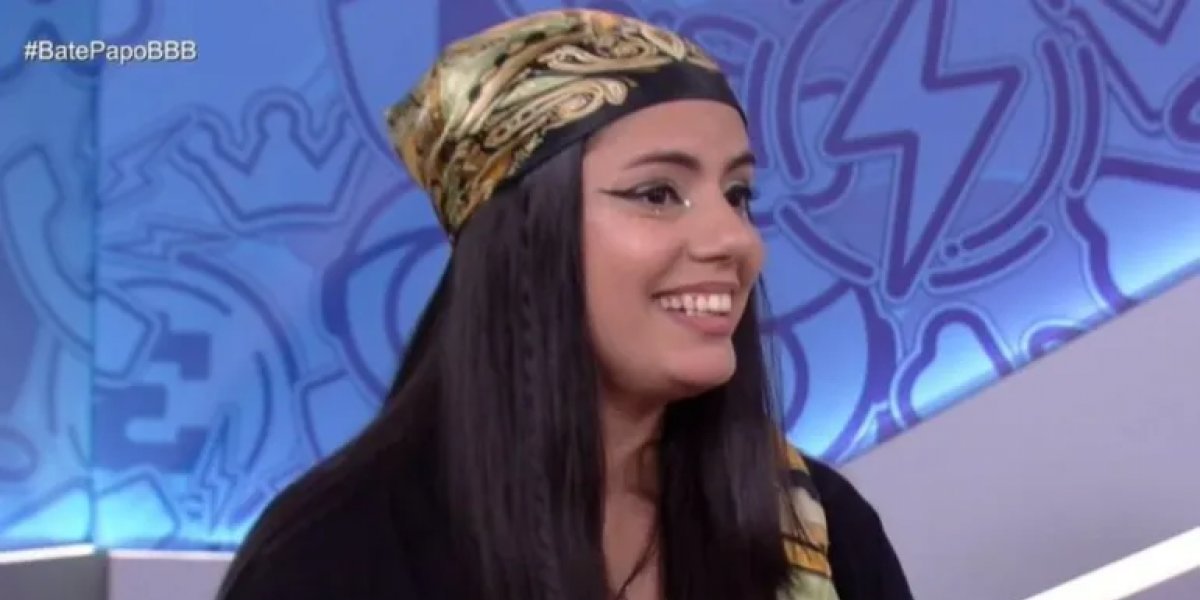 Ex-BBB Fernanda se emociona ao reencontrar filho de 11 anos