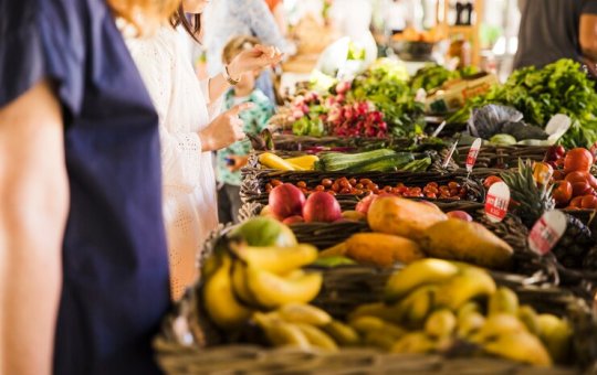Banana, mamão e laranja sofrem com os reajustes de preços; veja