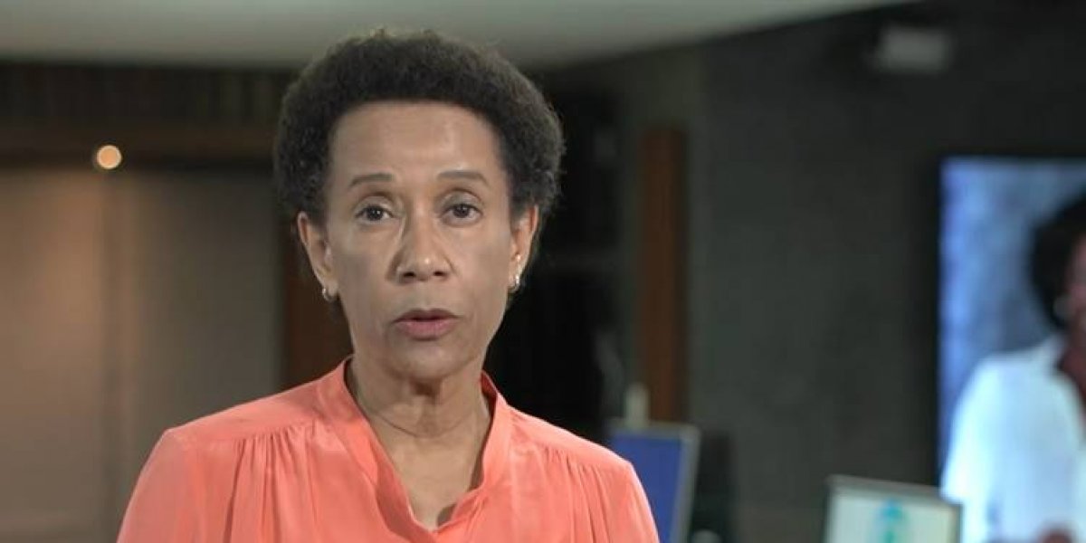 Jornalista da Globo relembra transplante que realizou e se emociona no JN