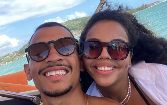 Pitel reencontra namorado após polêmicas