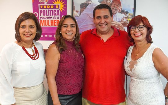 Adélia Pinheiro e Roberta Santana se filiam ao PT