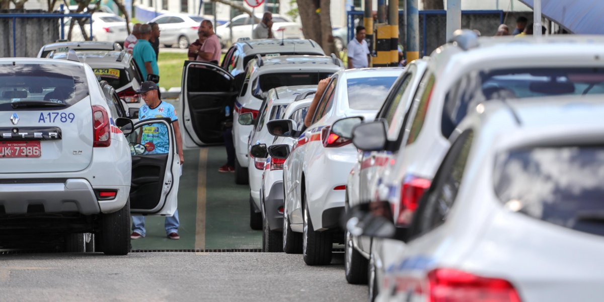 Prazo para regularização de documentos é prorrogado para taxistas e mototaxistas