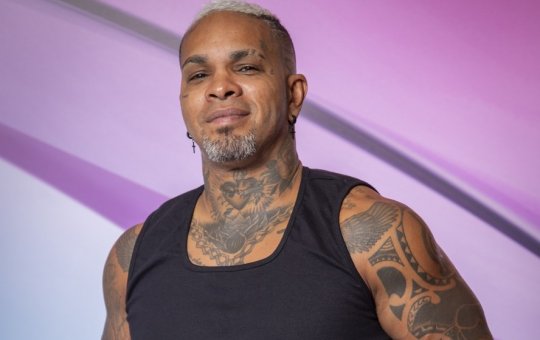 Rodriguinho faz tatuagem em homenagem ao BBB 24