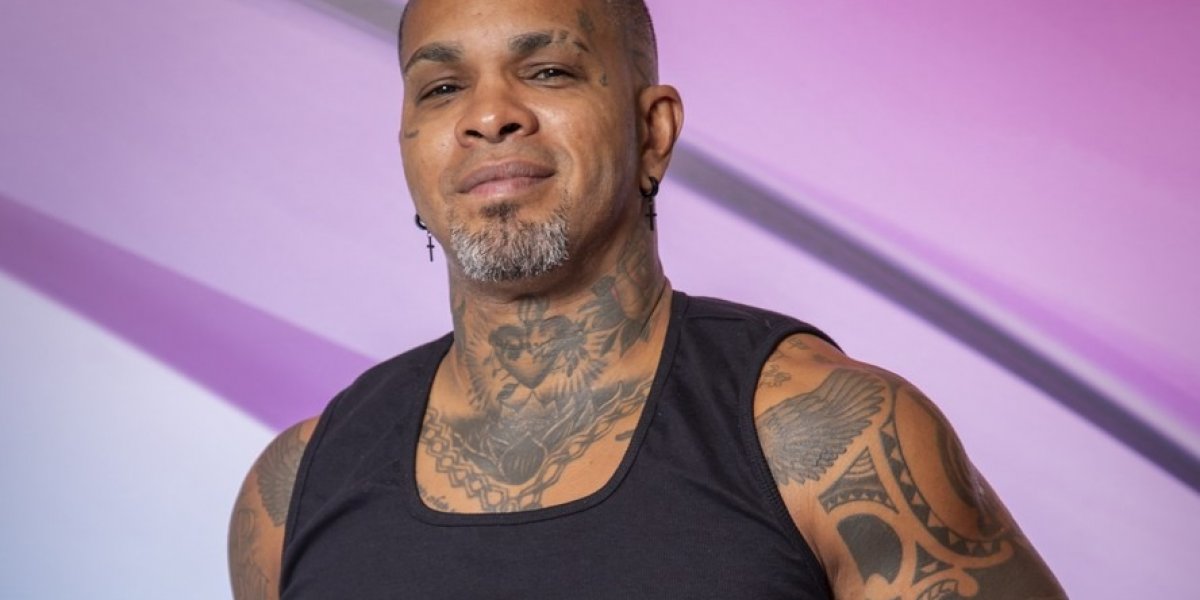 Rodriguinho faz tatuagem em homenagem ao BBB 24