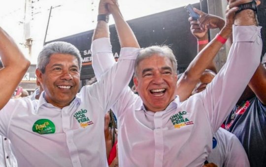 Jaques Wagner e Zé Neto descem até o chão durante lançamento de pré-candidatura