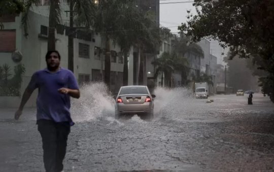 Transtornos causados pela chuva continuam nesta segunda-feira (15) em Salvador