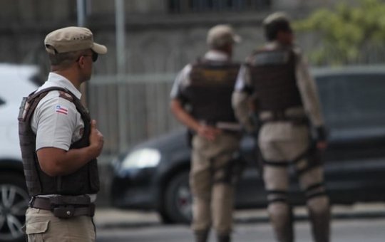 Motorista é vítima de assalto na Cidade Baixa e tem carro roubado