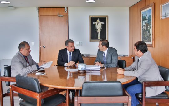 Gabriel Nunes se reúne com governo Lula para tratar impactos da chuva em Canudos