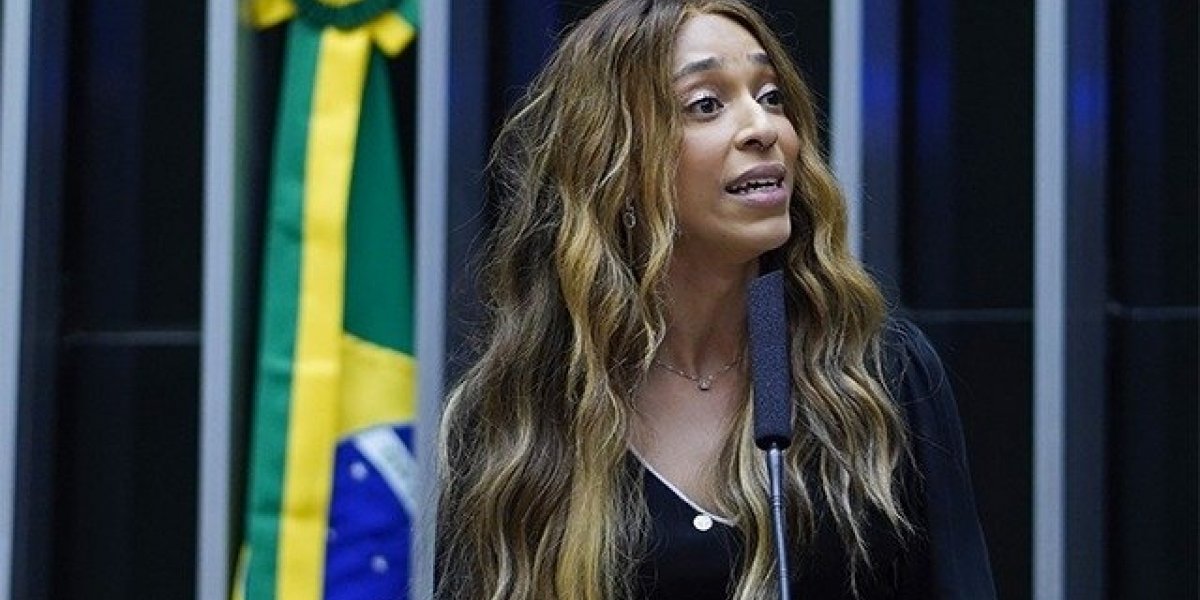 Deputada Érika Hilton se irrita após embate por dizer 'pessoas que gestam'