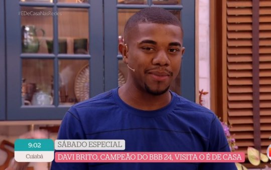 Davi confirma relação com Mani Reggo: "Continuo casado sim"