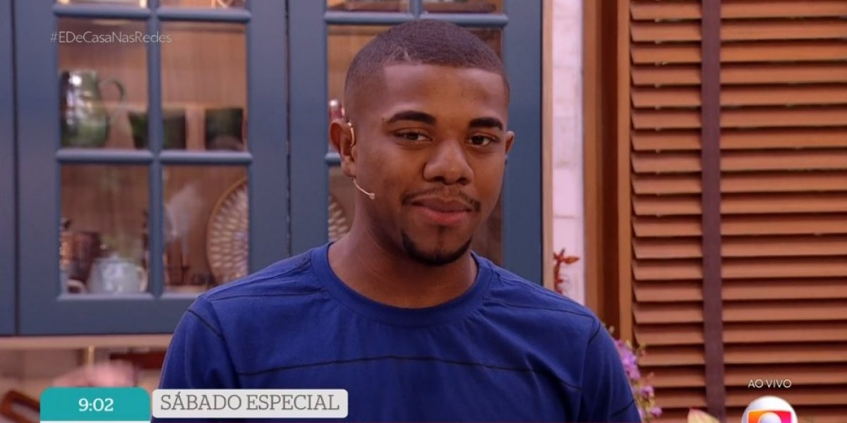 Davi confirma relação com Mani Reggo: "Continuo casado sim"