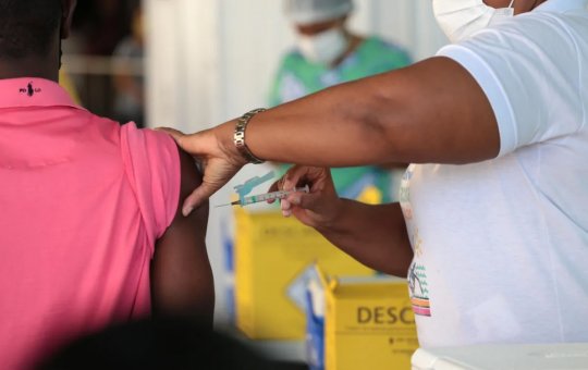 Vacinação contra dengue será realizada nesta segunda-feira (22) em Salvador