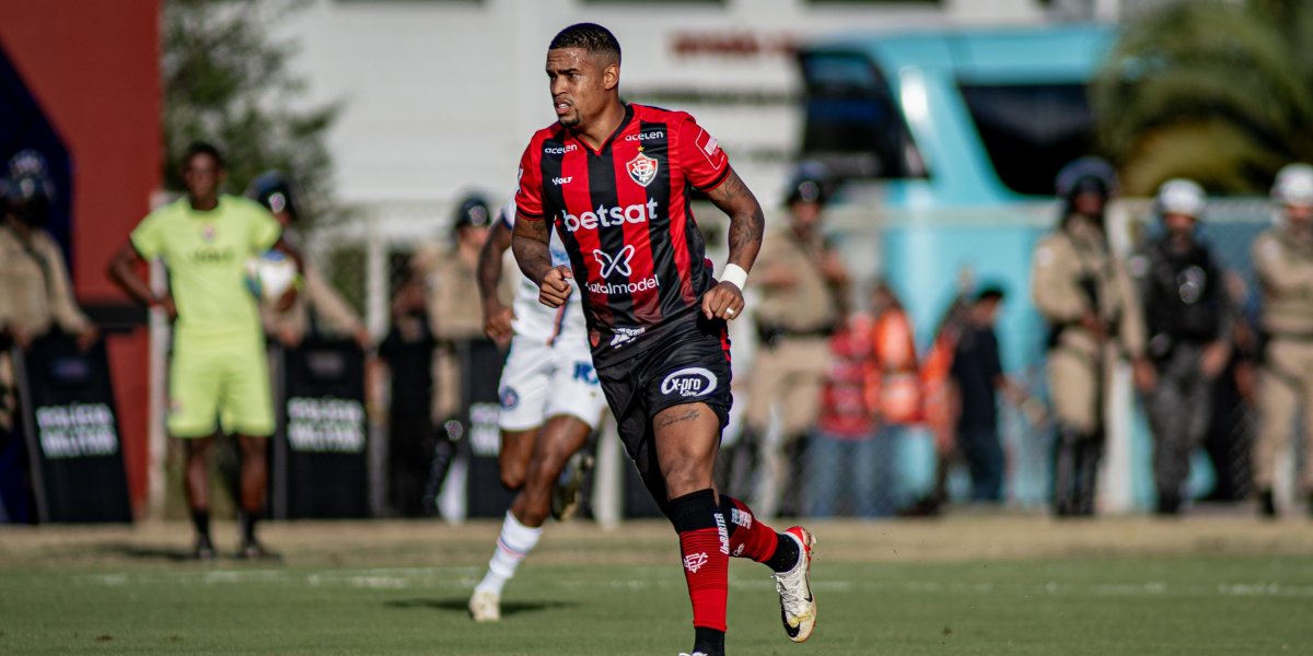 Condé defende atacante bastante criticado pela torcida