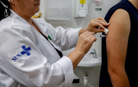 Vacina da dengue será aplicada em público de 6 a 16 anos em Salvador nesta terça